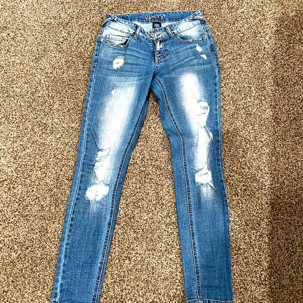 Vanity Ripped jeans
